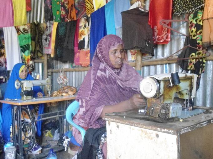 Sundus Garment Cooperative in Jigjiga Town “We managed to rent a shop for our tailoring business after Save the Children gave us the grant. We are now earning more money and doing better” the Head of Sundus Tailoring Business Group explained. 